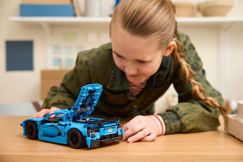 LEGO® Technic Chevrolet Corvette Stingray Blue (42217) - φωτογραφία 7