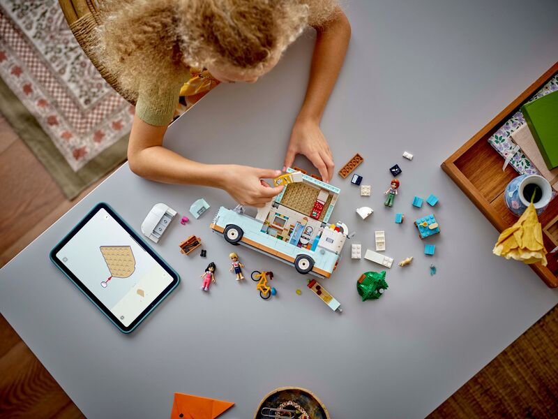 LEGO Friends Friendship Camper Van Adventure (42663) φωτογραφία