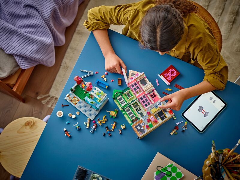 LEGO Friends Heartlake City Apartments & Stores (42670) φωτογραφία