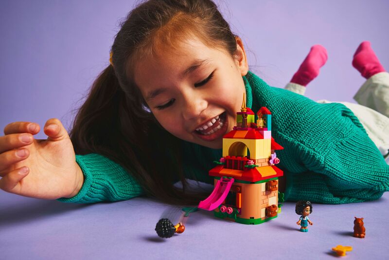 LEGO Disney Encanto Mini House (43261) φωτογραφία