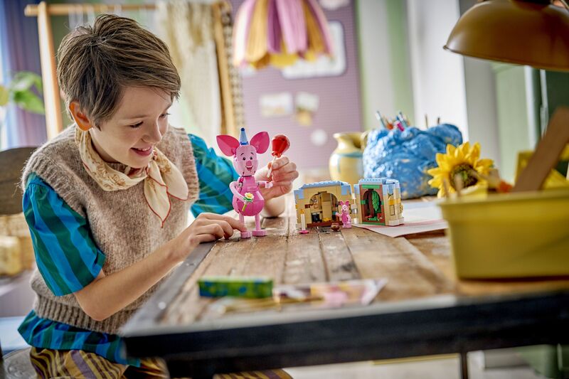 LEGO® Disney Piglet's Birthday Fun (43305) φωτογραφία