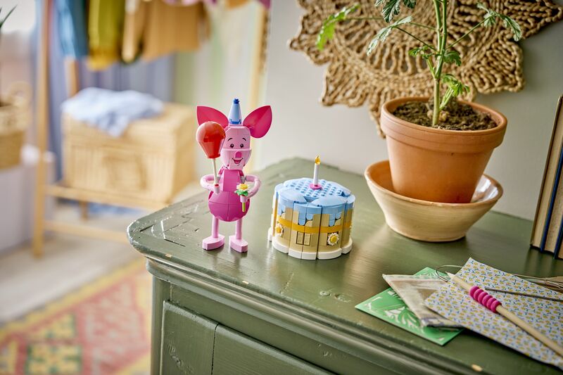 LEGO® Disney Piglet's Birthday Fun (43305) φωτογραφία