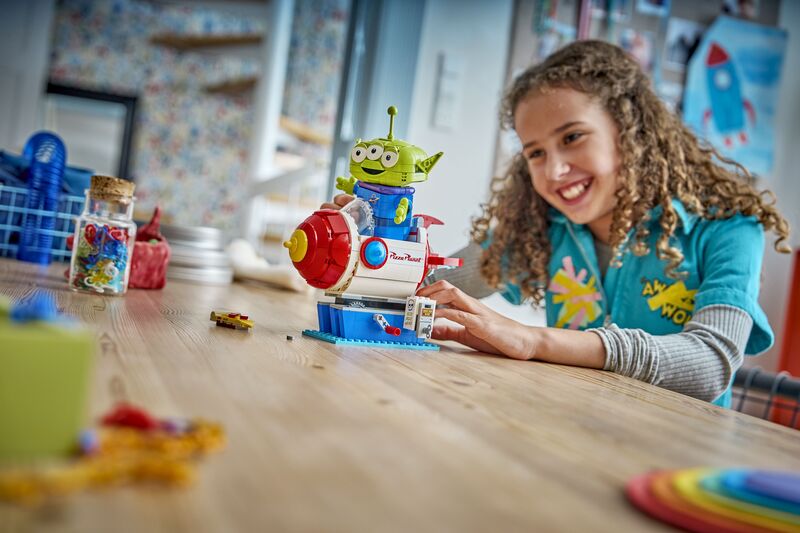 LEGO® Disney Toy Story Alien With Pizza Planet Rocket Ride (43307) - φωτογραφία 6