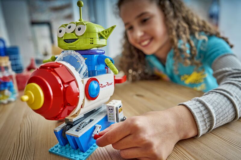 LEGO® Disney Toy Story Alien With Pizza Planet Rocket Ride (43307) - φωτογραφία 7