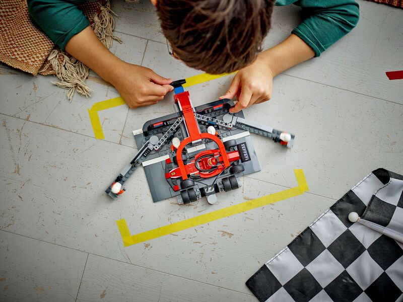 LEGO City F1 Pit Stop & Pit Crew With Ferrari Car (60443) φωτογραφία