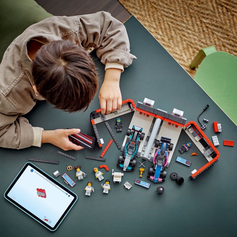 LEGO City F1 Garage & Mercedes-AMG & Alpine Cars (60444) φωτογραφία