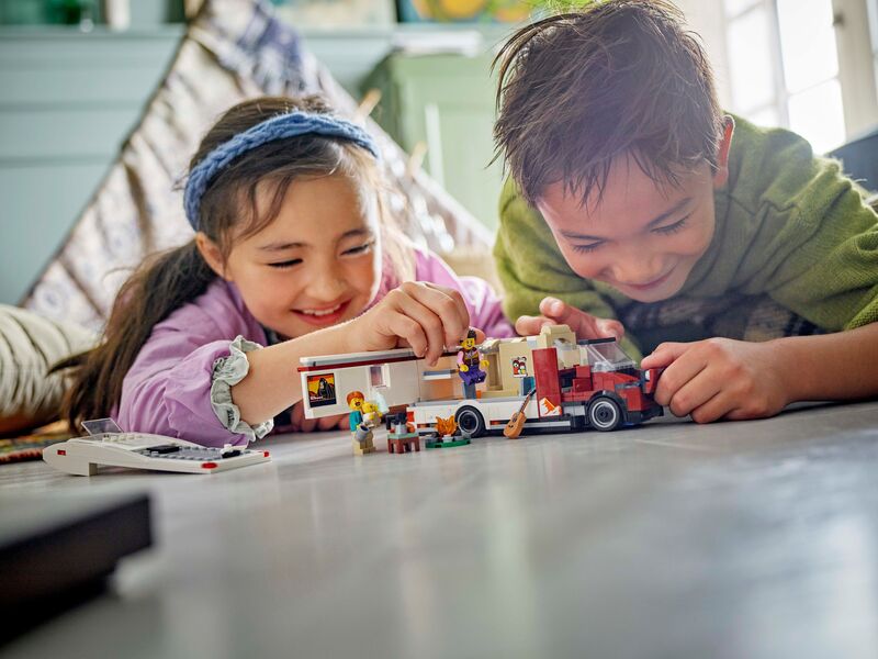 LEGO City Holiday Adventure Camper Van (60454) φωτογραφία