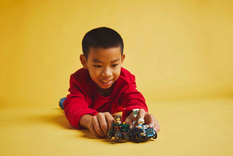 LEGO® City Airplane vs. Hospital Bed Race Car Pack (60459) - φωτογραφία 7