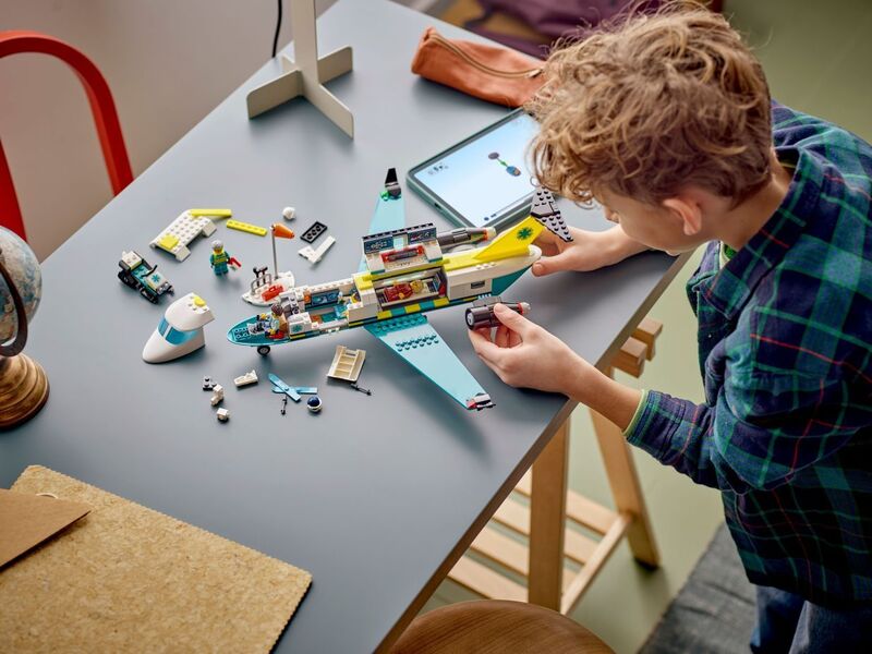 LEGO City Emergency Air Ambulane Airplane (60465) φωτογραφία