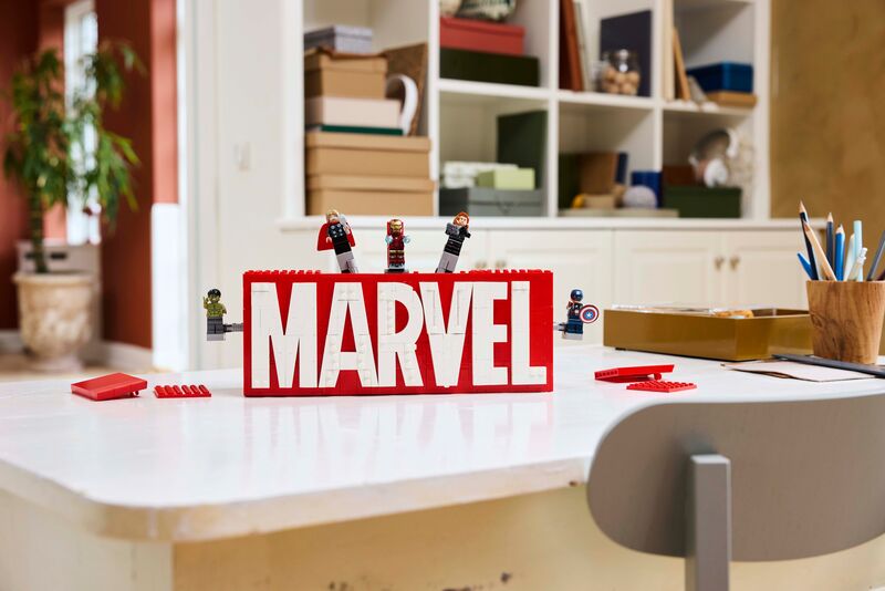 LEGO Super Heroes Marvel Logo & Minifigures (76313) φωτογραφία