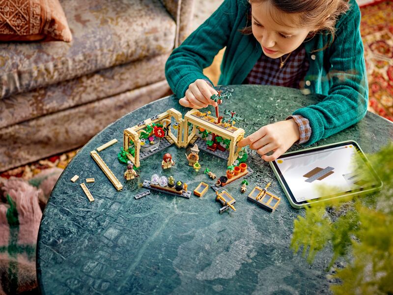 LEGO® Harry Potter Hogwarts Castle: Herbology Class (76445) φωτογραφία